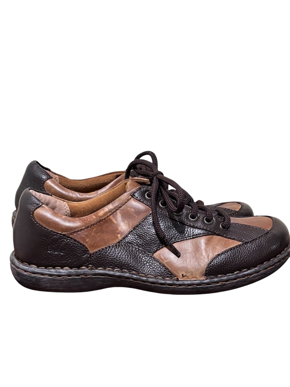 B.O.C. (Born Concept) "Monica" casual two toned leather oxfords. Women’s 9